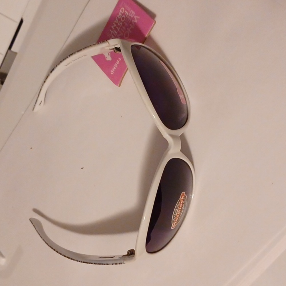 NWT - Foster Grant Luxury Fashion Sunglasses Trend - Picture 2 of 7